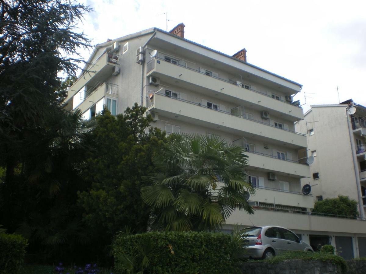 Apartment Nadia Lovran Bagian luar foto
